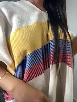 Mia（MiaJones21）