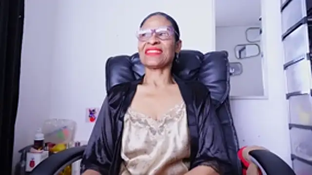 Aries_Mature webcam