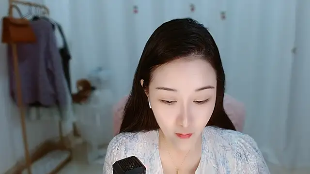 Amy-cnbaby