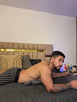 Ezzio_Scolaro live cam