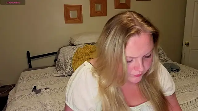 Phatassblonde live cam on StripChat