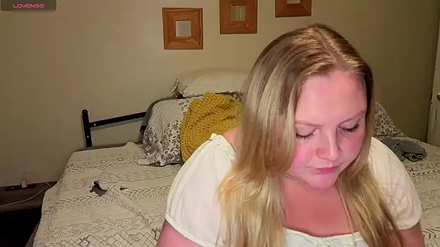 Phatassblonde live cam on StripChat