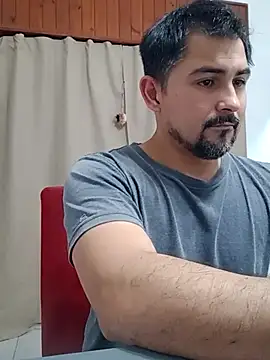 Bradd_32 live cam on StripChat