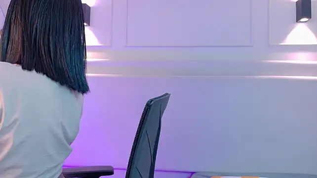 NaomiKlarc webcam