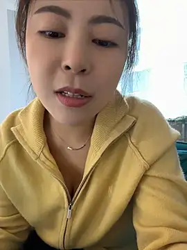 yaoyao8888 (F milf) - 只穿内衣裤直播5分钟