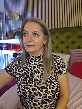 LadyTouch live cam on StripChat