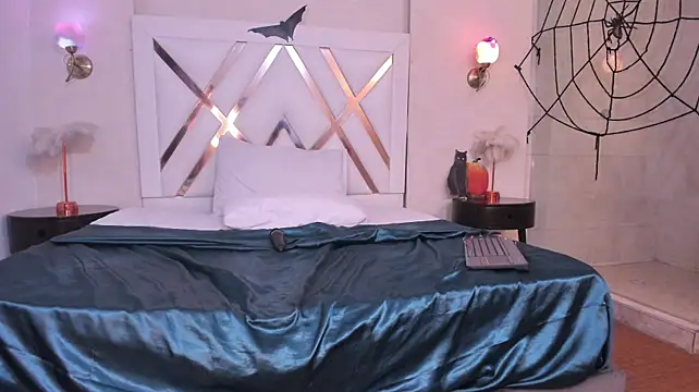 Sky_Collins_ webcam