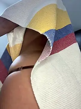 MiaJones21 live cam