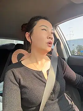 Yioyio-666 live sex cam