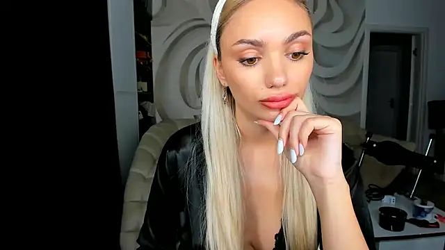 HaleySweet18 live cam on StripChat