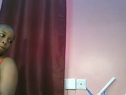 Naughtysuzzi_ live cam on StripChat