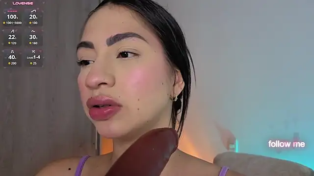 alannahh live cam on StripChat