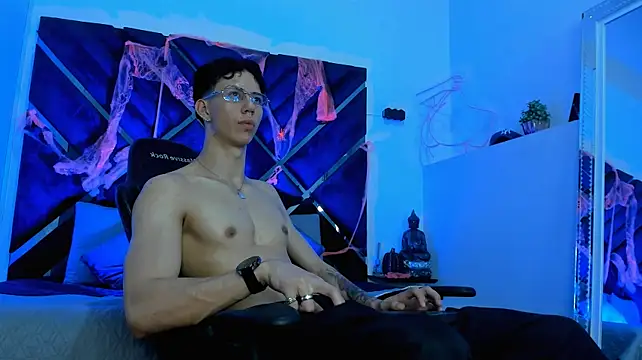 OliverThompsonJS live cam on StripChat