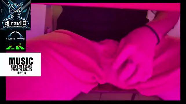 RevilO1180 live cam on StripChat
