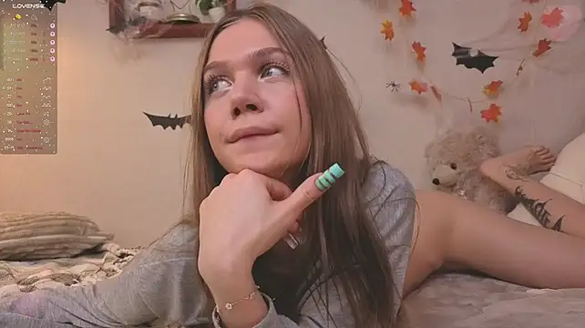 SerenaCrystall live cam on StripChat
