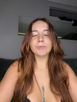 BrunaMendees live cam