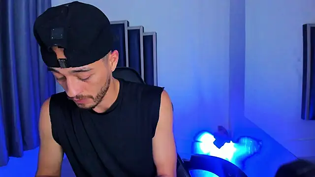 Damiam_23 live cam on StripChat