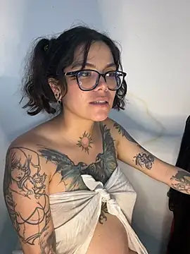 Esmeralda_hairy live cam on StripChat