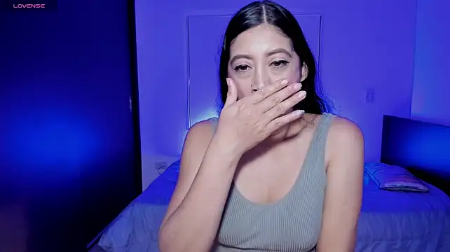 MeganWhite3 live cam on StripChat