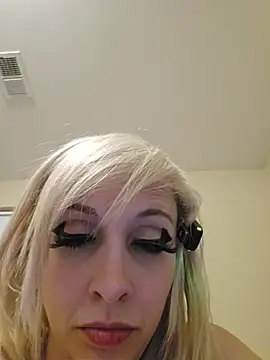 AmethystFoxx live cam