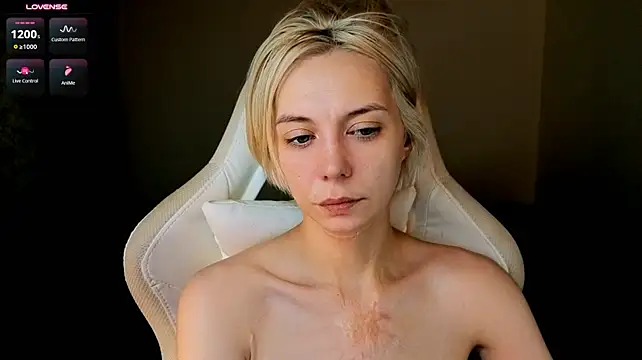 Blondice live cam preview