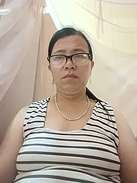 Chilly-wet live cam on StripChat
