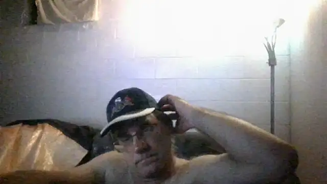 Kevvvvhot live cam on StripChat