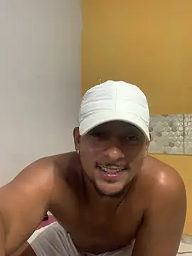 outropirocudo live cam on StripChat