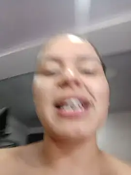 Danni_shy live cam on StripChat