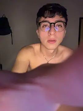 CamiRojas_boy live cam on StripChat