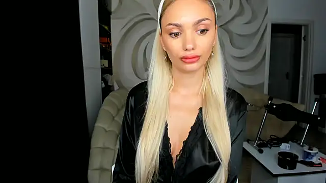 HaleySweet18 live cam on StripChat