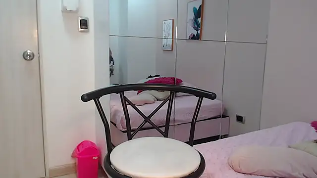 zooombee live cam on StripChat