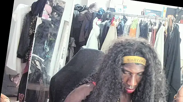 Motherbigbus live cam on StripChat