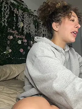 LyraCovee live cam on StripChat