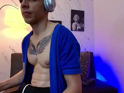 ragnar_valkor live cam on StripChat