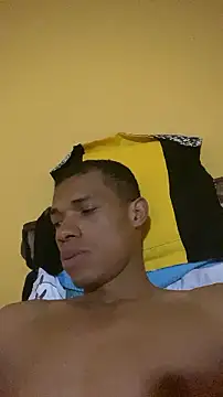 ItsEzequielXxx_777 live cam on StripChat