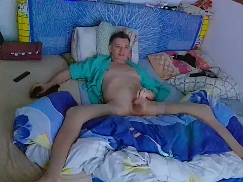 max1m1972t live cam on StripChat