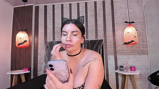 Hannah_Cross live cam on StripChat