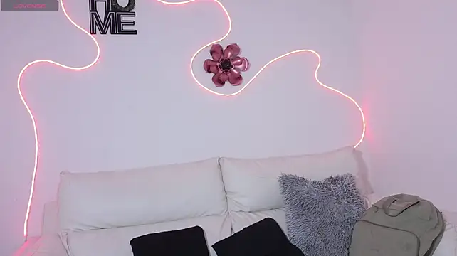 Charlotte-Aurora live cam on StripChat
