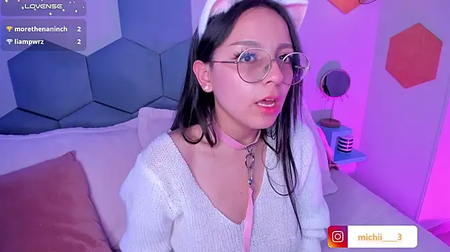 kitty_patitas_suavesss live cam on StripChat