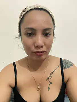 -Lyny- live cam on StripChat