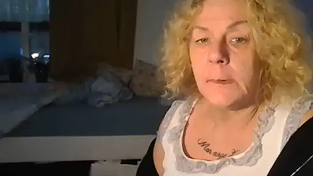 belgianshantie live cam on StripChat