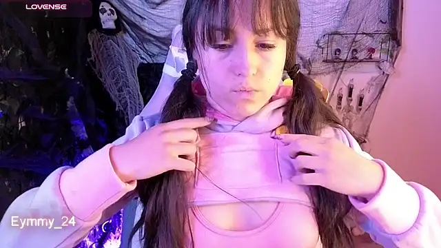 Eymmy_24 live cam on StripChat