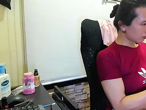 manilafoxts live cam on StripChat