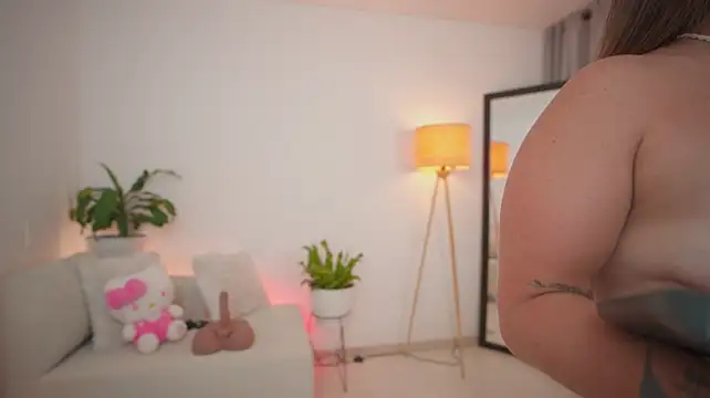 roxie_gates_