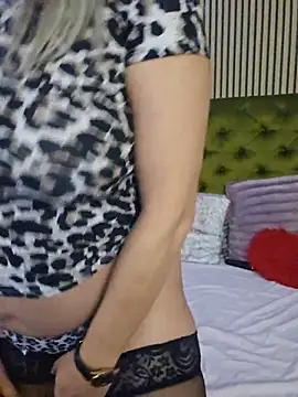 LadyTouch live cam on StripChat