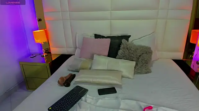 Brenda_Thomp live cam on StripChat