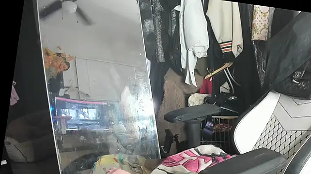 Motherbigbus live cam on StripChat