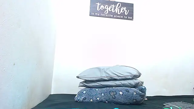 alejandra_c19c live cam on StripChat