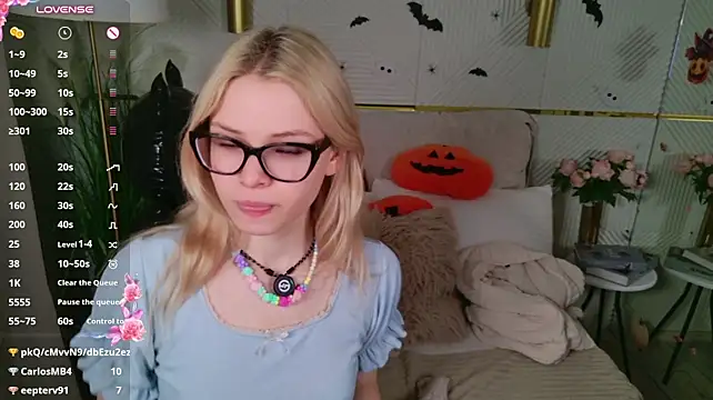 ChloeWells live cam on StripChat